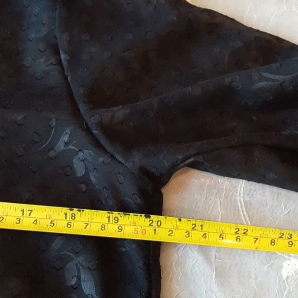 LAKE MATLEYsize S blouse the color black - Picture 5 of 8